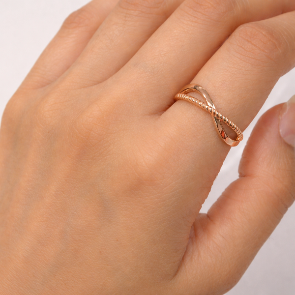 Twist Loop Ring